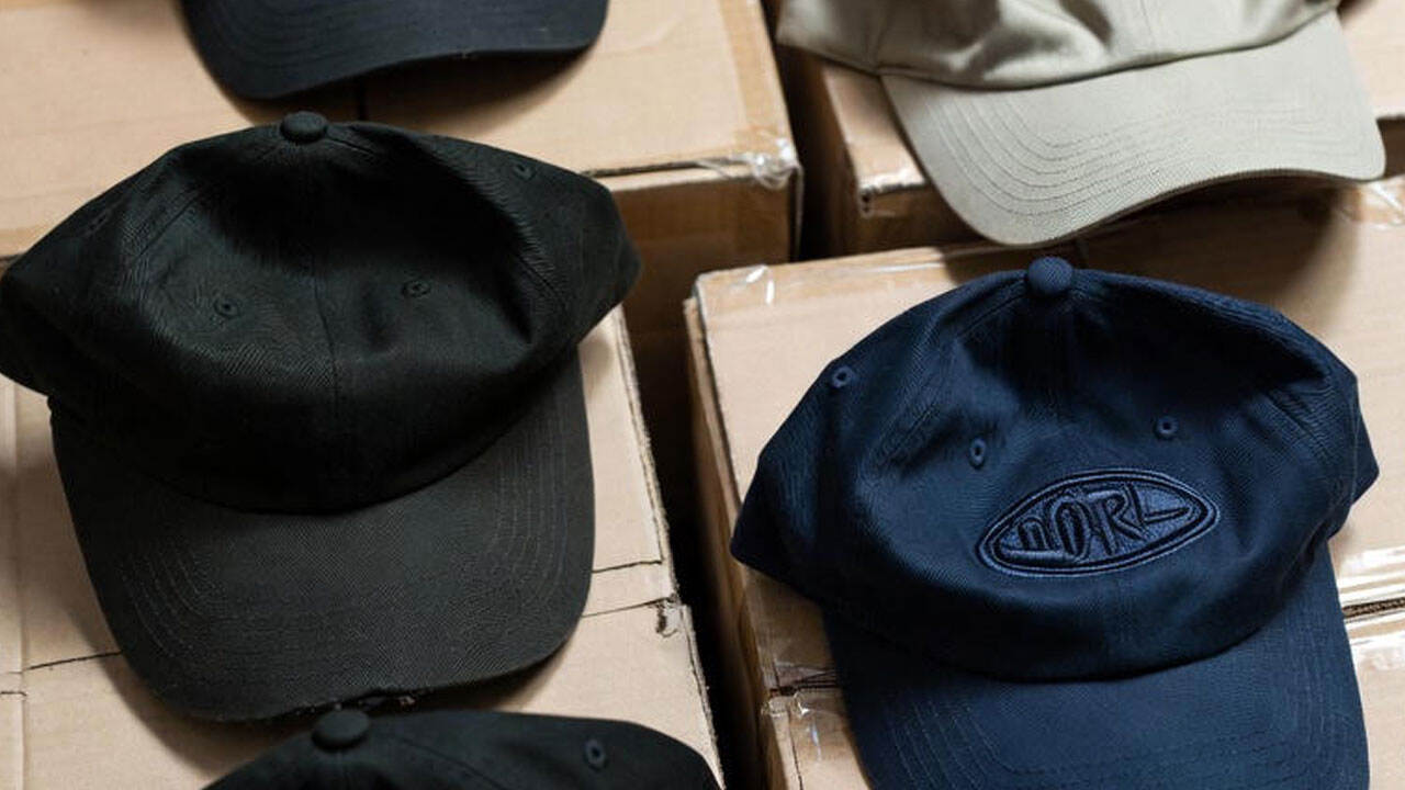 Damaged cap packaging problem with broken brims and crushed crowns